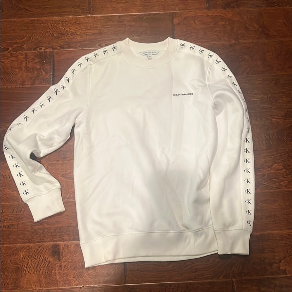 Calvin Klein White Crewneck Sweater with Ribbed Details